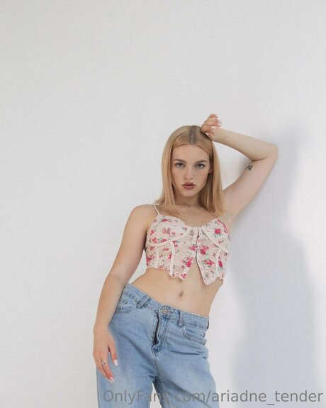 Ariadne Tender top heiße galerie