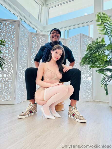 Okiichloeo model pornografische foto