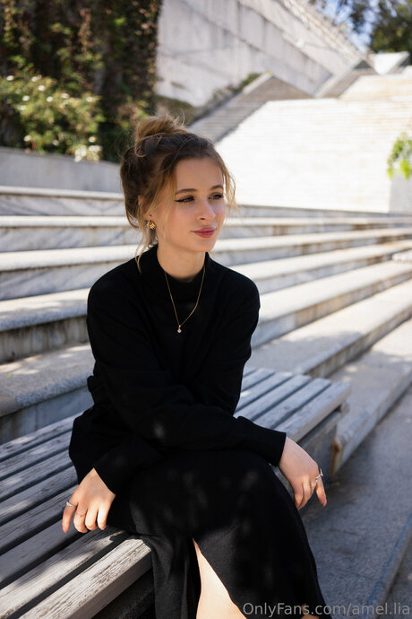 Amel Lia exklusive nackte bilder