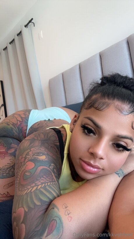 Kkvshfeet perfekte nacktheit bild