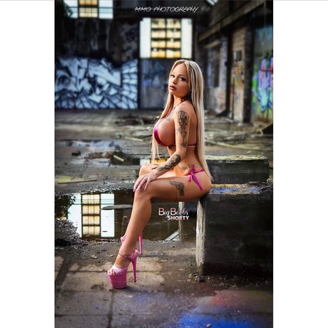 Shorty BIG exklusive pornographische archiv