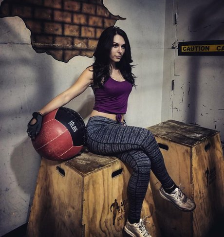 Cindy Brunet sexy nackte archiv