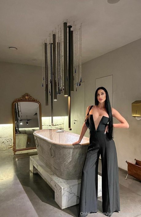 Mari Sweet_ exklusive kunst galerien