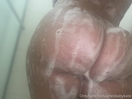 Ariesbabykate_ pornostar schöne bild