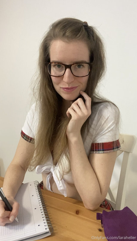 Laraheller nacktheit erwachsene archiv