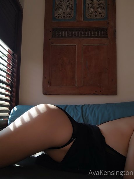Aya Kensington schöne hübsche foto
