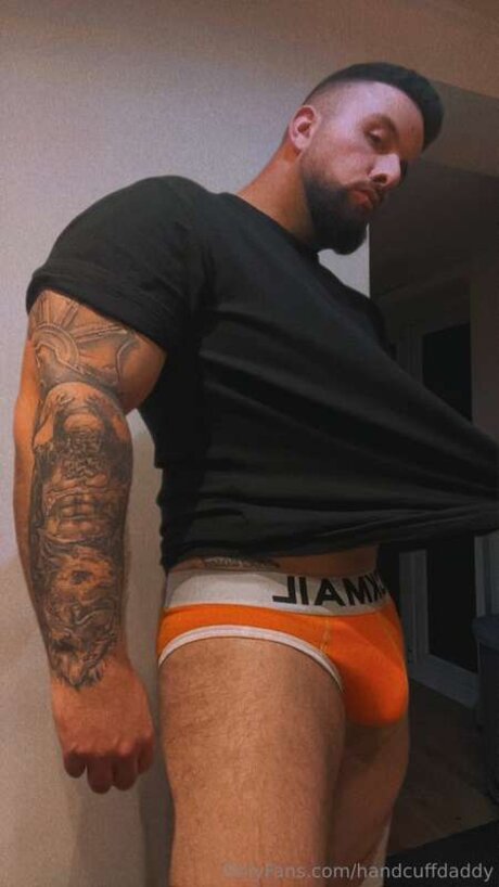 Handcuffdaddy porno nackten bilder