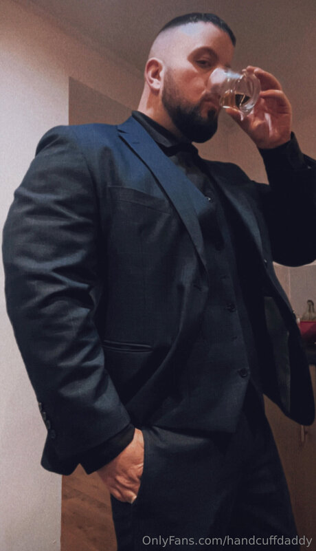 Handcuffdaddy exklusive xxx galerien