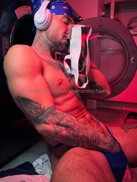 Kameronmichaels erotische nackt bilder