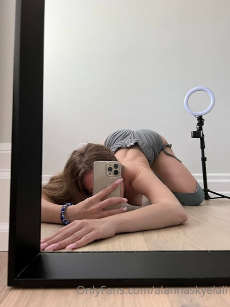 Alanna Laliberte erwachsene kunst fotos