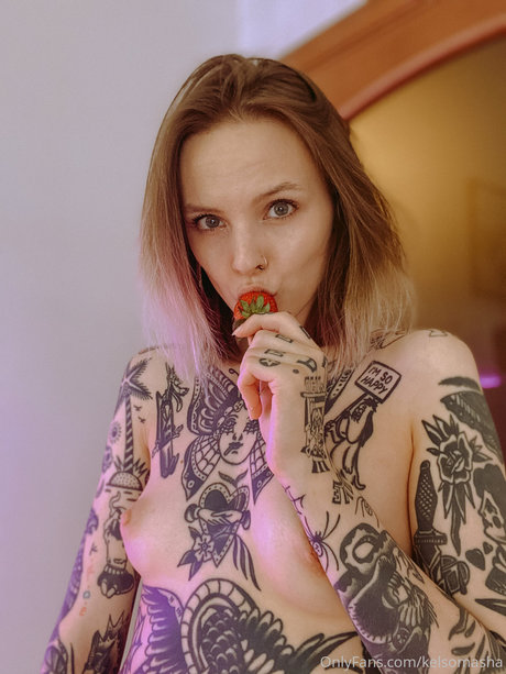 Tattooed Russian nacktheit beste bilder