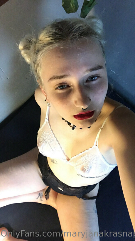 Maryjanakrasnapanna model akt fotos