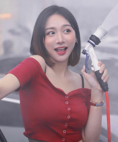 Inshy xxx porno foto