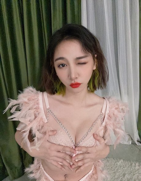 Inshy perfekte nacktheit bilder