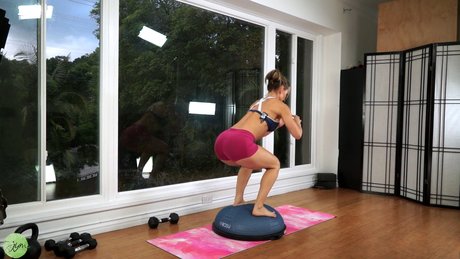 Zuzka Light erwachsene nackten galerie