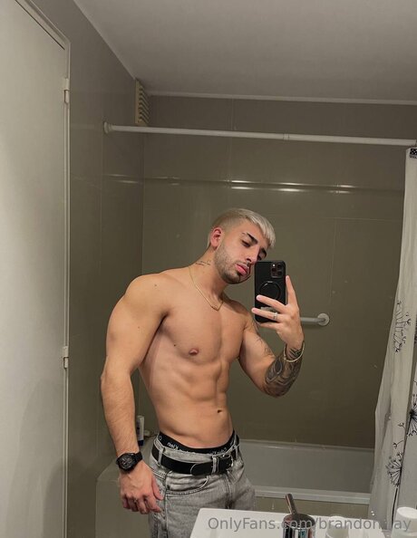 Brandon Jay top erwachsene bilder