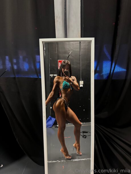 Kiki Miia heiße kunst fotos