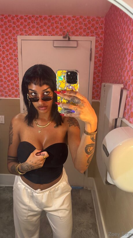 Zoeyxsinn sexy kunst fotos