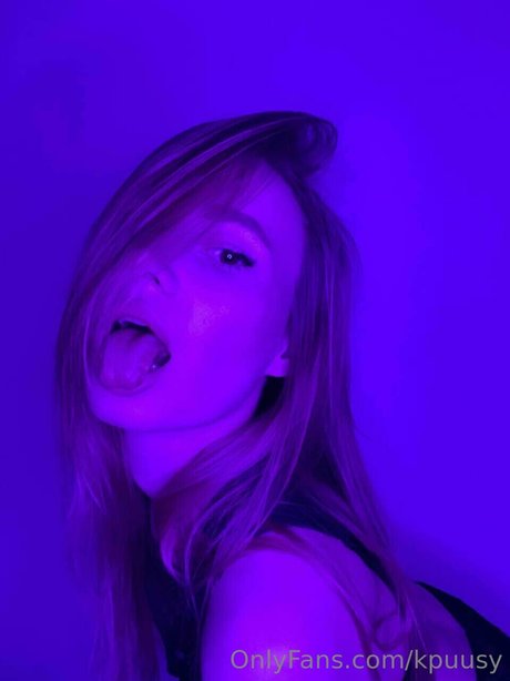 Kpuusy model akt foto