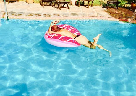 Valensoloella nacktheit heiße bild