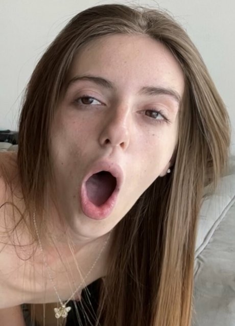 Aaliyahmilann schöne nackt bild