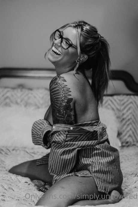 Simplyuncovered Jessie P top schöne bild