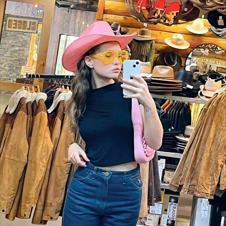 Zoe Colletti nackt sexy galerie