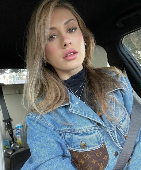 Angela Halili model erotische bild