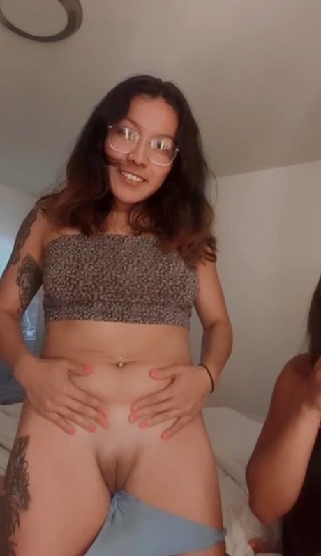 Demon Lives model kunst galerie