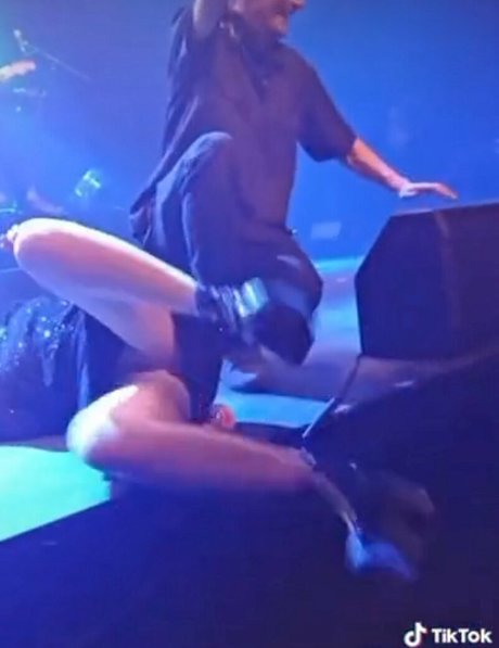 Lauren Mayberry exklusive pornografische bilder