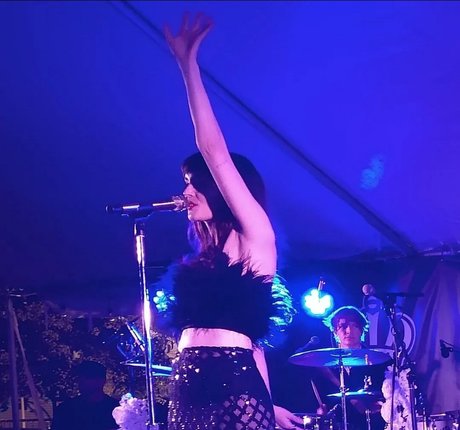 Lauren Mayberry erotische nette bild