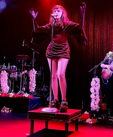 Lauren Mayberry freie schöne foto