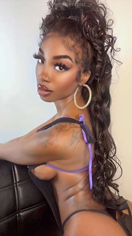 Toplesstherapist erotische pornographische galerie