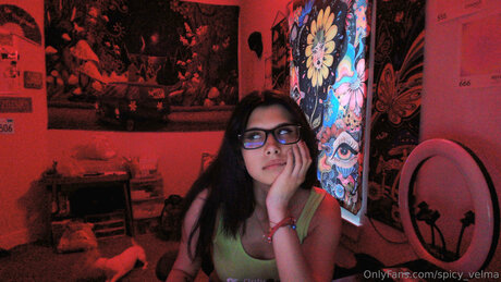 Spicy Velma pornostar sexy galerien