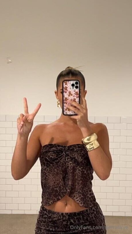 Sierraskye model erotische foto