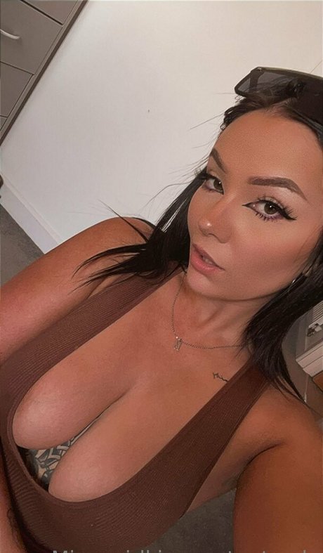 Mirrorgirlkim kostenlose exklusive bild