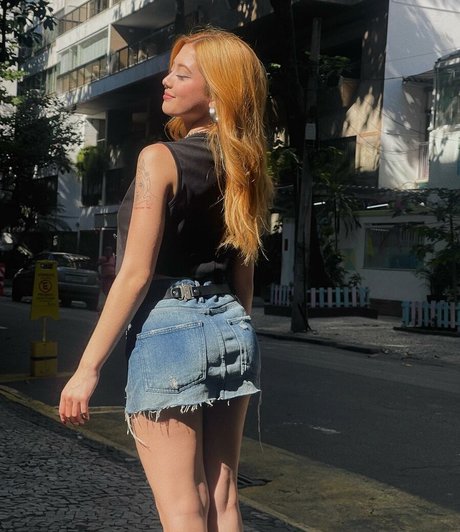 Ananda Morais porno hübsche bilder