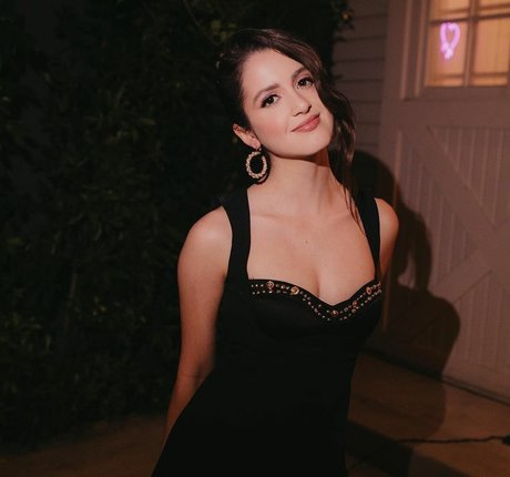 Laura Marano exklusive pornostar foto