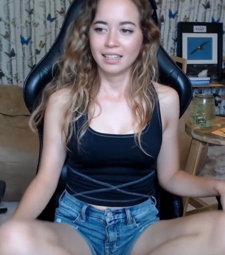 maya higa exklusive top foto