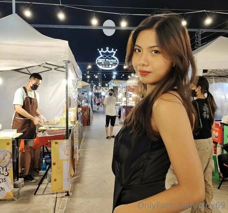 ploy69 model perfekte bilder