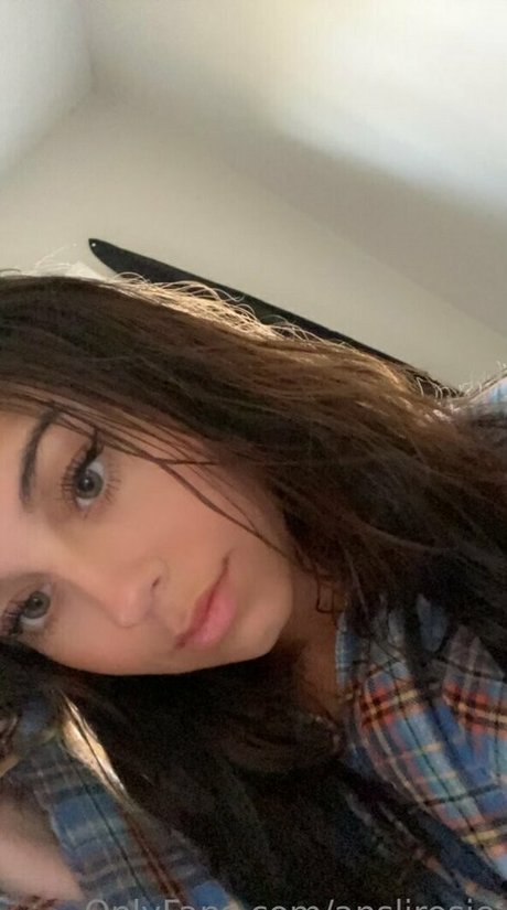 Anslirosie model porno foto