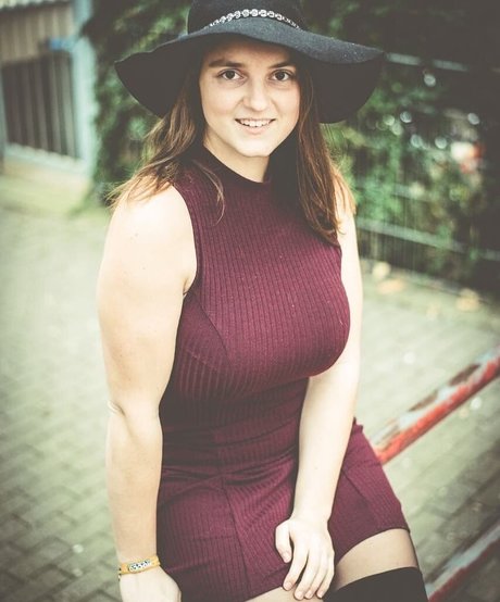 blonde zierliche onlyfans top kostenlose fotos