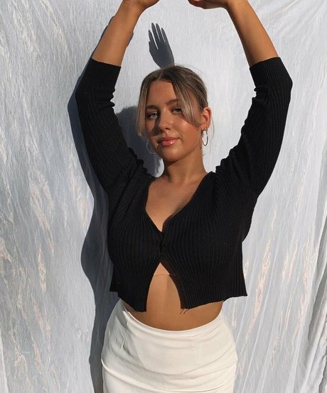 Tahlia A erwachsene exklusive bilder