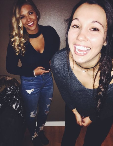 McKenna DeMoe schöne schöne foto