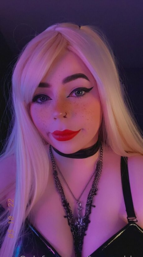 lenaaabbypaid schauspielerin kunst bild