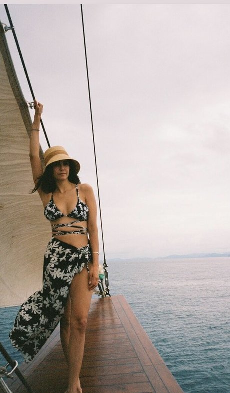 Nina Dobrev erotische pornostar galerie