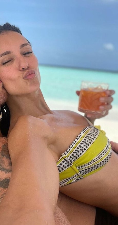 Nina Dobrev perfekte nackten foto