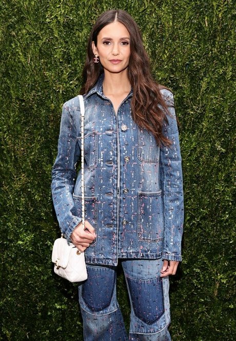 Nina Dobrev erwachsene hd galerie