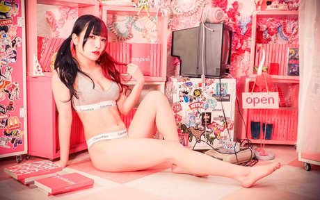 Maki Itoh pornostar nackte archiv