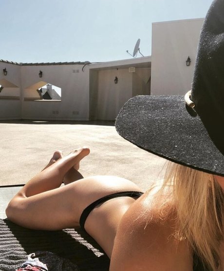 Laura Vandervoort exklusive hübsche galerie